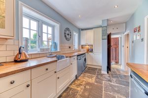 Kitchen- click for photo gallery